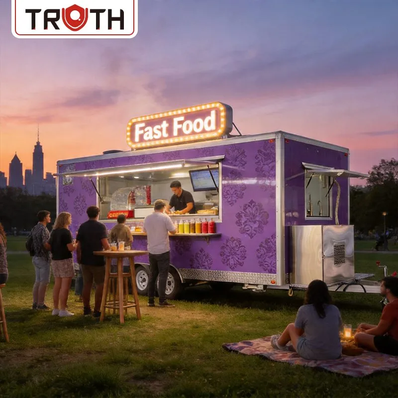 Kwadratowy food truck z pizzą i łazienką